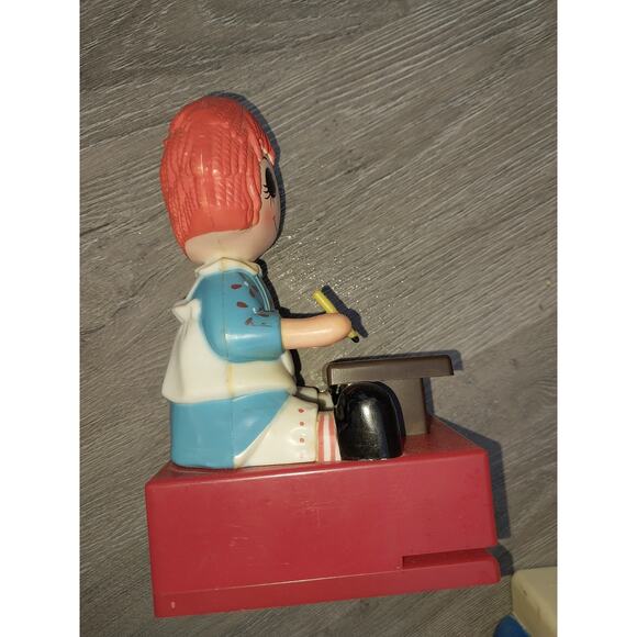 Raggedy Ann & Andy 1975 Desk Set Stapler and Calendar Pencil Holder - Picture 4 of 7